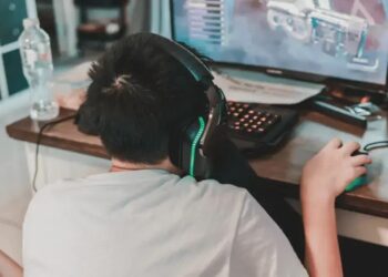 4 COISAS QUE NINGUÉM TE CONTA SOBRE MONITORES CURVOS – DESCUBRA AGORA!