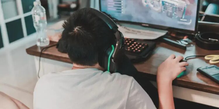 4 COISAS QUE NINGUÉM TE CONTA SOBRE MONITORES CURVOS – DESCUBRA AGORA!