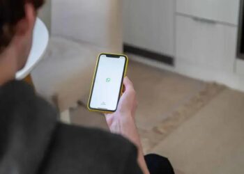 Como escolher o IDIOMA de transcrição no WhatsApp para cada CONTATO em 2025?