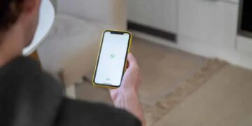 Como escolher o IDIOMA de transcrição no WhatsApp para cada CONTATO em 2025?