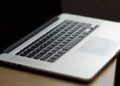 Judiciário nega indenização a consumidor por conserto de MacBook Pro 14 Judiciário nega indenização a consumidor por conserto de MacBook Pro
