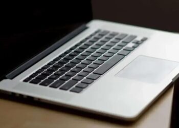 Judiciário nega indenização a consumidor por conserto de MacBook Pro