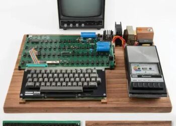 Leilão incrível: Apple I e iPhone original lacrado à venda!