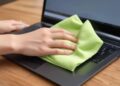 Tela do Notebook Suja? Saiba Como Limpar a Tela Sem Danificar o Display (Guia Prático!) 15 Tela do Notebook Suja? Saiba Como Limpar a Tela Sem Danificar o Display (Guia Prático!)