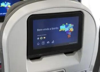 Você já pode usar SEUS FONES Bluetooth nos voos da Azul!