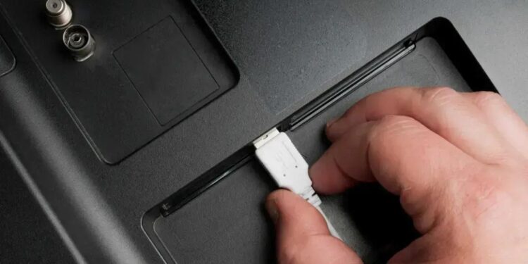 4 ERROS que você NUNCA deve cometer na porta USB da TV!