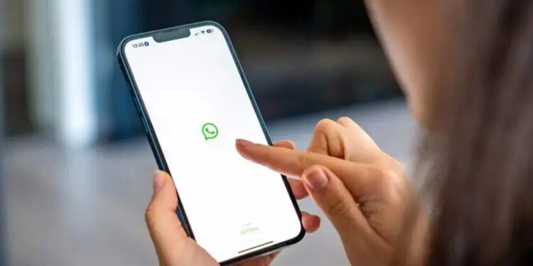 COMO COLOCAR MÚSICA NO STATUS DO WHATSAPP: 5 DICAS RÁPIDAS
