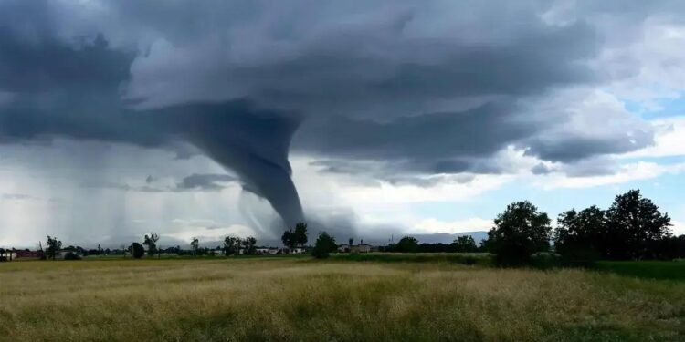 Conheça os ALERTAS de Tornados: Proteja-se com informações ESENCIAIS!
