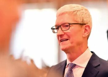 NOVIDADE: Tim Cook ANUNCIA novas lojas da Apple na Índia e Emirados Árabes em 2025!