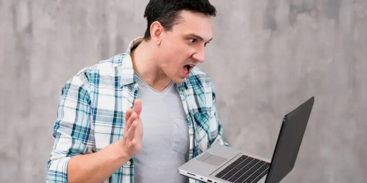 5 PERIGOS de desligar seu PC ‘na marra’ que você não conhece!