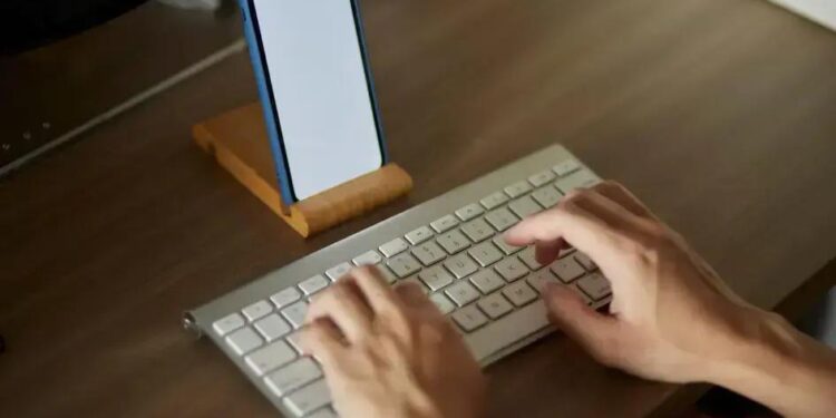 PARE de fazer isso! Como conectar seu teclado e mouse no celular 1 PARE de fazer isso! Como conectar seu teclado e mouse no celular
