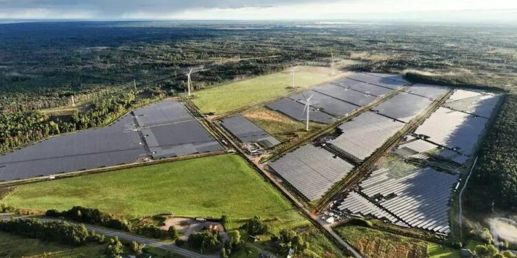 Apple ANUNCIA NOVAS iniciativas de ENERGIA RENOVÁVEL na Europa e China!