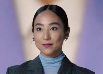 SAÍDA CHOCANTE: Greta Lee deixa The Morning Show em 2025!